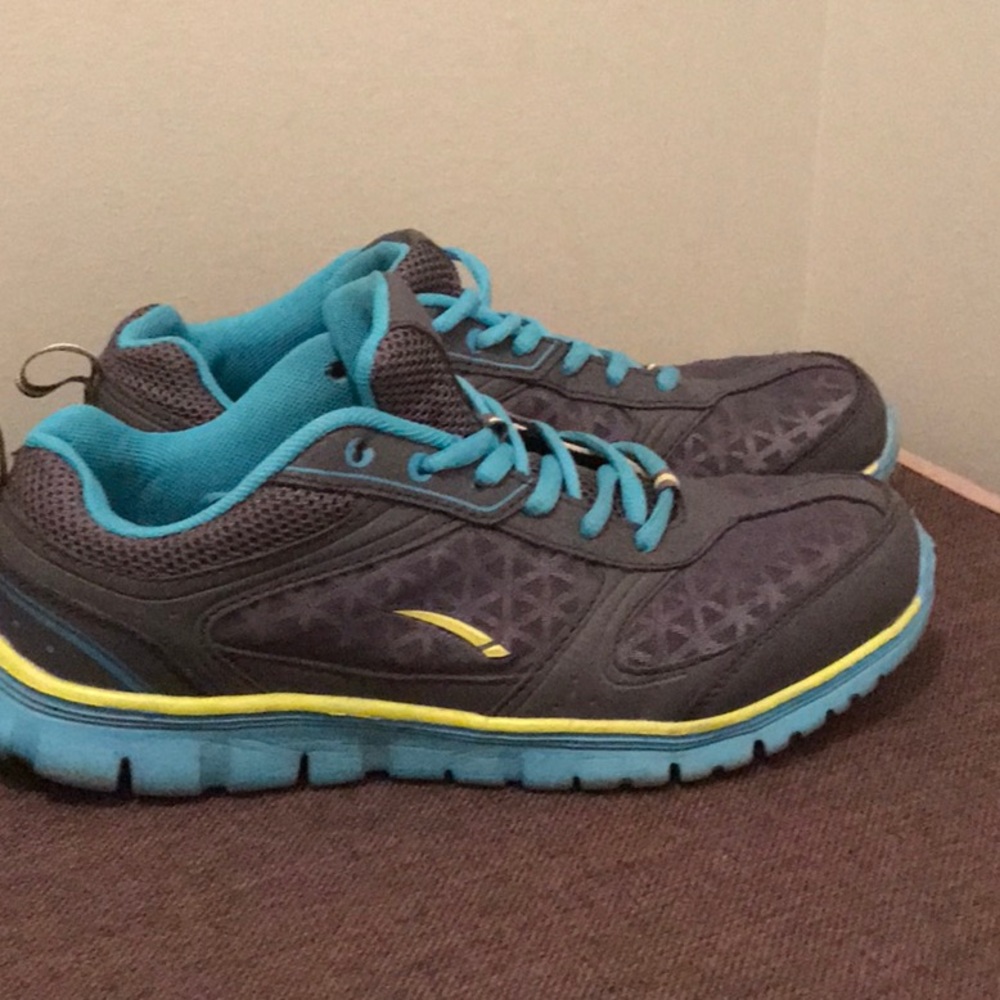 L A Gear sneakers